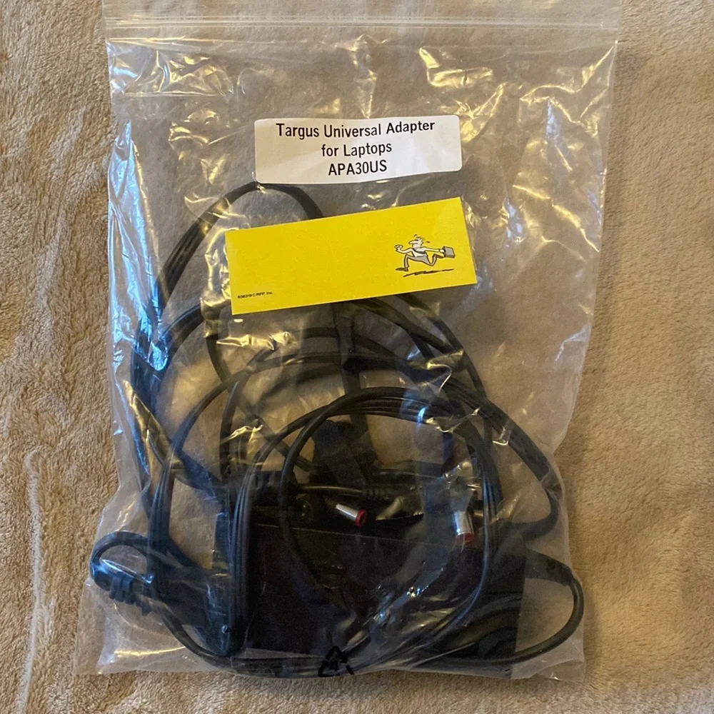 Targus universal wall power adapter for laptops with 2 plugs